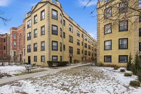 2534 N Kedzie Ave #302, Chicago, IL 60647