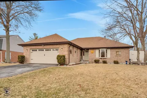 2858 E Bending Creek Trl, Crete, IL 60417