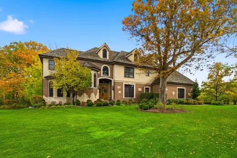 422 Old Mill Cir, Lincolnshire, IL 60069