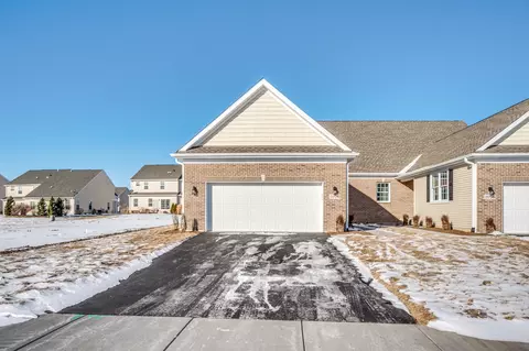 1074 Freedom Rd, Elburn, IL 60119