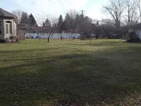 551 N 6th Ave, Addison, IL 60101