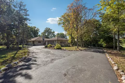 1090 Roselle Rd, Inverness, IL 60067
