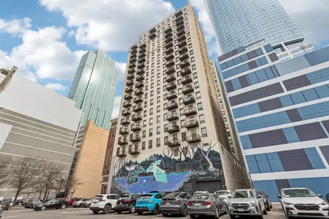 910 S Michigan Ave #2006, Chicago, IL 60605