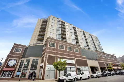 1134 W Granville Ave #820, Chicago, IL 60660
