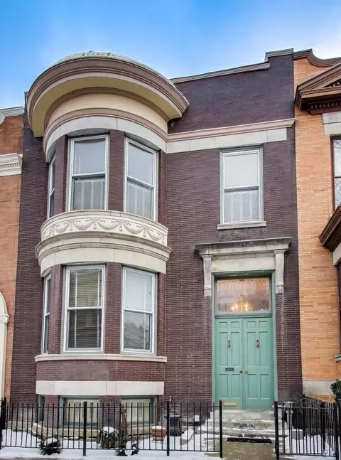 3817 N Alta Vista Ter, Chicago, IL 60613