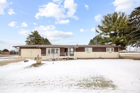 404 S Stott St, Genoa, IL 60135