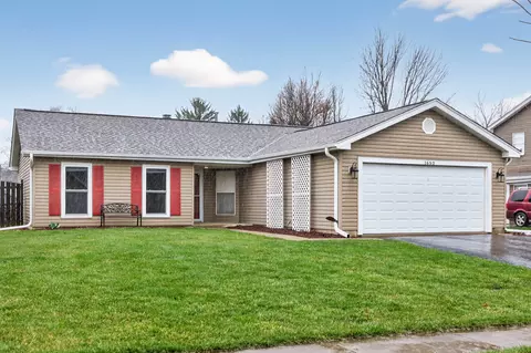 Exterior - 1690 Red Coach Ln, Algonquin, IL 60102 photo 2 of 7