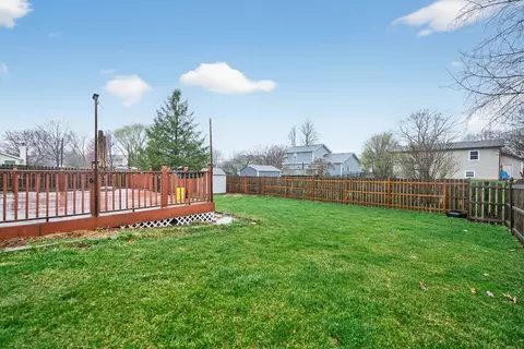 Exterior - 1690 Red Coach Ln, Algonquin, IL 60102 photo 5 of 7