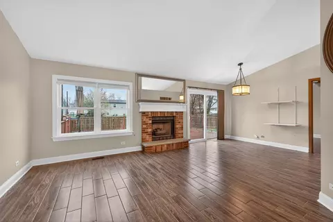 Living - 1690 Red Coach Ln, Algonquin, IL 60102 photo 1 of 5