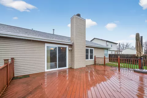 Exterior - 1690 Red Coach Ln, Algonquin, IL 60102 photo 4 of 7
