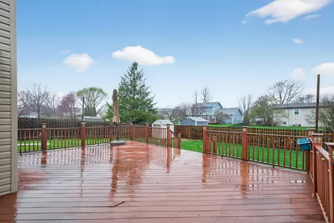 Exterior - 1690 Red Coach Ln, Algonquin, IL 60102 photo 3 of 7