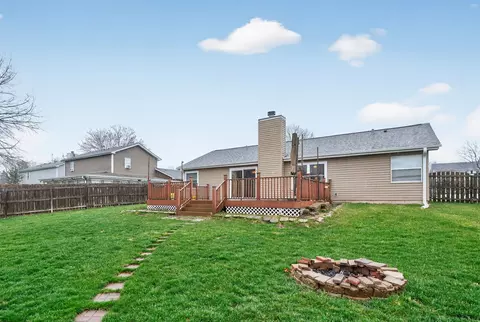 Exterior - 1690 Red Coach Ln, Algonquin, IL 60102 photo 6 of 7