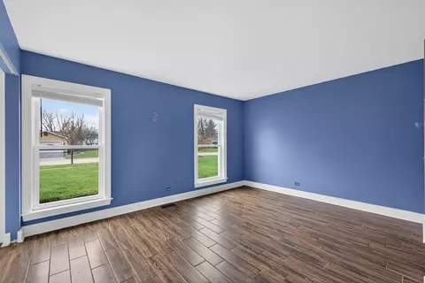 Living - 1690 Red Coach Ln, Algonquin, IL 60102 photo 5 of 5