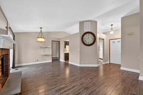 Living - 1690 Red Coach Ln, Algonquin, IL 60102 photo 2 of 5