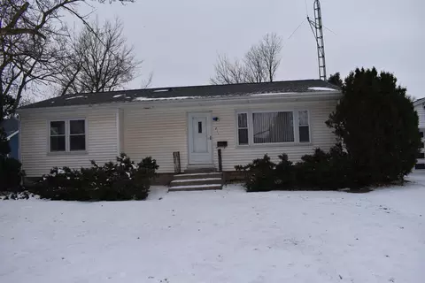 211 N Monroe St, Flanagan, IL 61740