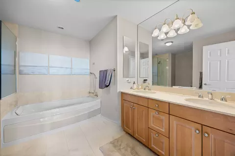 Bath - 21 E Huron St #3601, Chicago, IL 60611 photo 1 of 3
