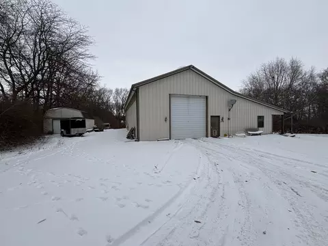2 Lamb Ln, Seymour, IL 61875