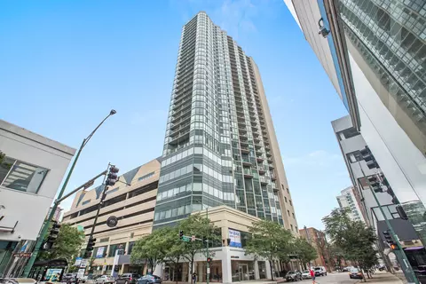 111 W Maple St #2210, Chicago, IL 60610