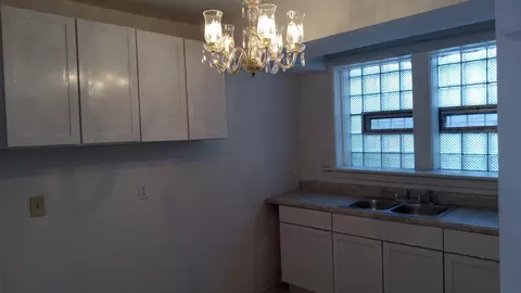 Kitchen - 2334 E 68th St #B, Chicago, IL 60649 photo 1 of 1