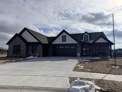 6545 Blackbird Cir, Bettendorf, IA 52722