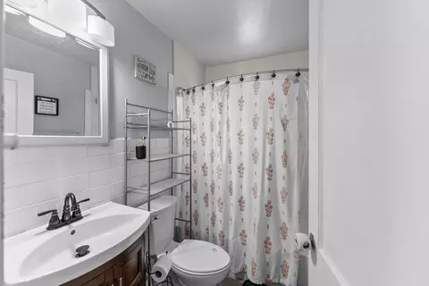 Bath - 1144 39th St, Moline, IL 61265 photo 1 of 1
