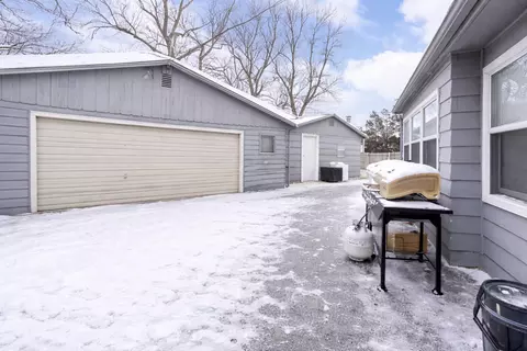 Exterior - 1144 39th St, Moline, IL 61265 photo 2 of 4