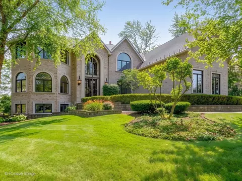 14 Ambriance Dr, Burr Ridge, IL 60527