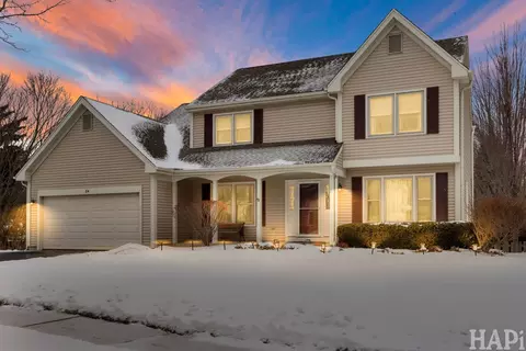 84 Foxboro Ln, Gurnee, IL 60031