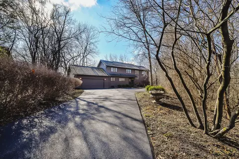 1907 Shoreline Dr, Saint Charles, IL 60174