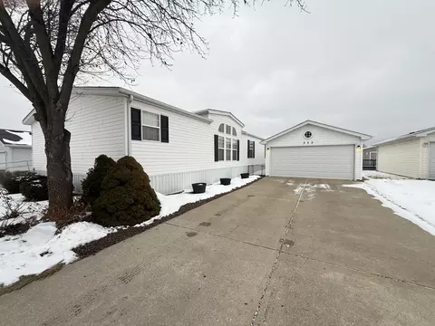 333 Lilac Ln, Matteson, IL 60443