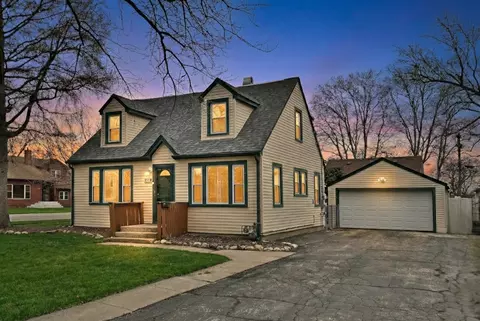 371 E Dickens Ave, Northlake, IL 60164