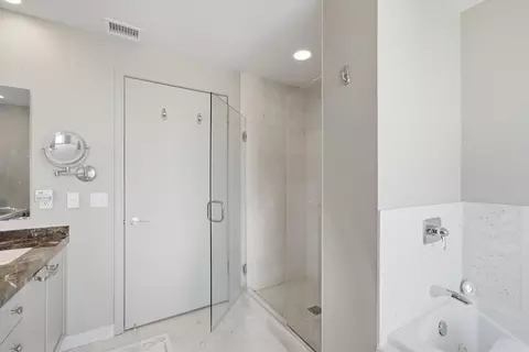 Bath - 60 E Monroe St #5304, Chicago, IL 60603 photo 2 of 6
