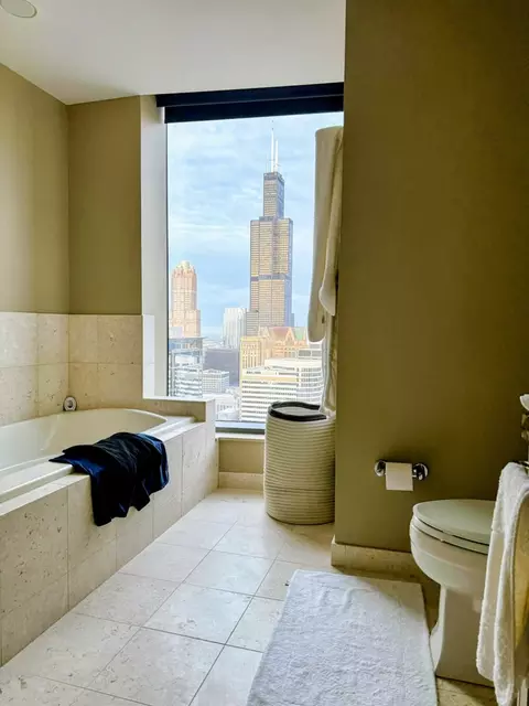 Bath - 60 E Monroe St #5304, Chicago, IL 60603 photo 5 of 6