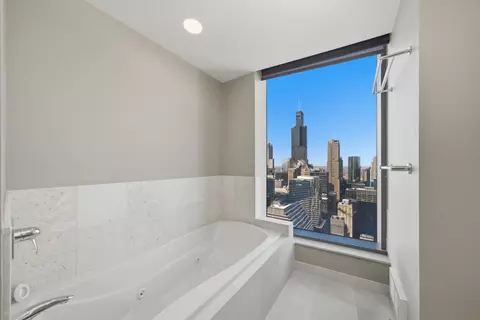 Bath - 60 E Monroe St #5304, Chicago, IL 60603 photo 4 of 6