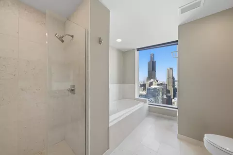 Bath - 60 E Monroe St #5304, Chicago, IL 60603 photo 3 of 6