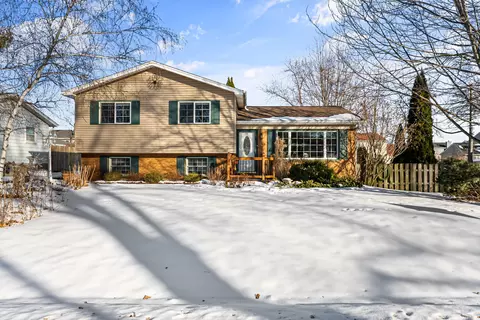 325 Hillandale Dr, Round Lake, IL 60073