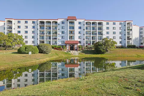 375 Plum Creek Dr #501, Wheeling, IL 60090