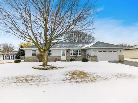 755 Loomis Dr, Rockton, IL 61072
