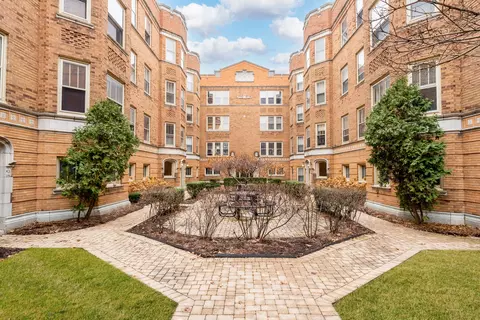 617 Washington Blvd #2N, Oak Park, IL 60302