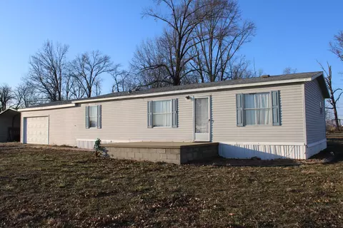 406 W Kirkwood St, Odin, IL 62870