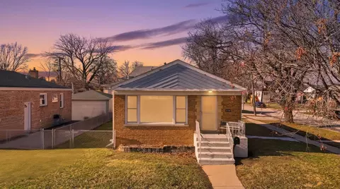 4448 Lawndale Ave, Lyons, IL 60534
