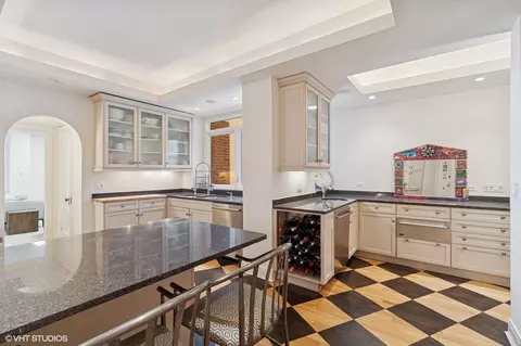 Kitchen - 232 E Walton Pl #4E, Chicago, IL 60611 photo 4 of 5