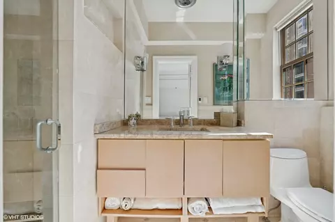 Bath - 232 E Walton Pl #4E, Chicago, IL 60611 photo 1 of 4