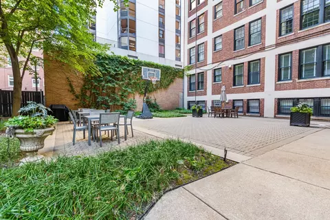 Exterior - 232 E Walton Pl #4E, Chicago, IL 60611 photo 4 of 5