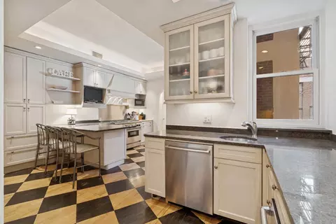 Kitchen - 232 E Walton Pl #4E, Chicago, IL 60611 photo 2 of 5