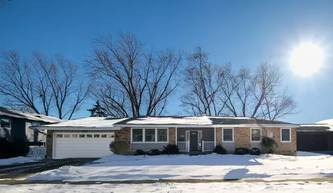 2415 59th St, Woodridge, IL 60517