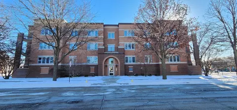911 Busse Hwy #302, Park Ridge, IL 60068