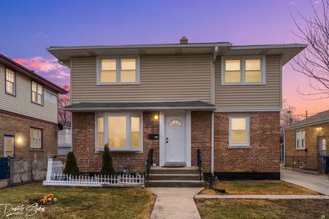 9741 Lonnquist Dr, Franklin Park, IL 60131