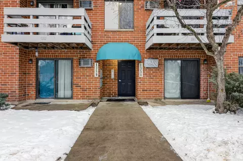 1351 N Winslowe Dr #302, Palatine, IL 60074