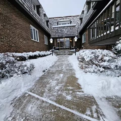 2300 W Talcott Rd #1A1, Park Ridge, IL 60068